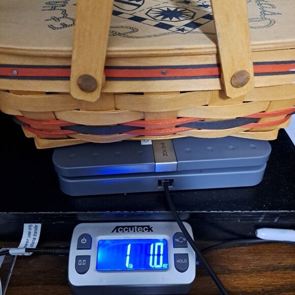 VTG Carnation Basket Wood Texas Military Fort Hood Officer Wives Club Quilt - Picture 15 of 15